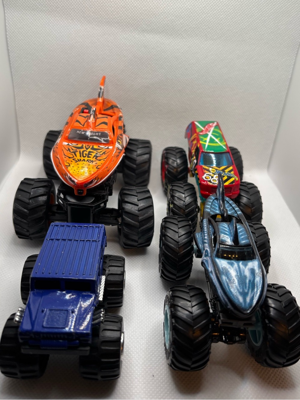 2/20$ 🐮 Monster Truck Toy Lot Of 4 Assorted Colours (Orange, Blue, Red, Purple)